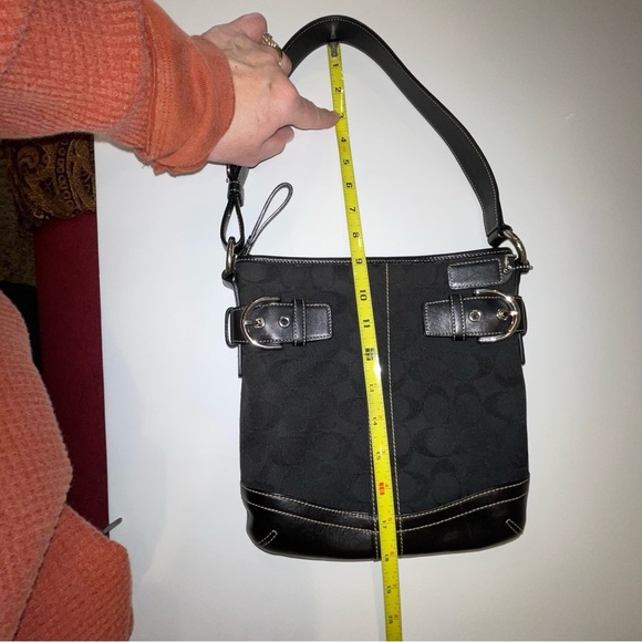 COACH BLACK SIGNATURE CANVAS & LEATHER SLIM DUFFLE SHOULDER BAG VINTAGE - Picture 8 of 17